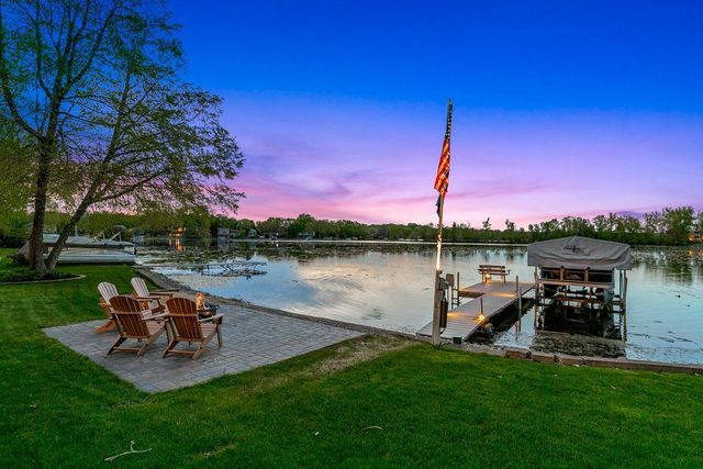 9885 Oak Shore Drive, Lakeville, MN 55044