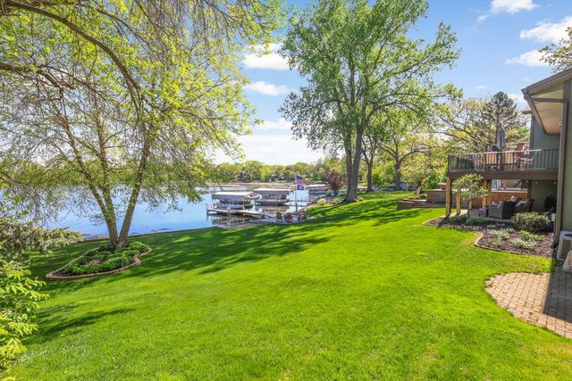 9885 Oak Shore Drive, Lakeville, MN 55044