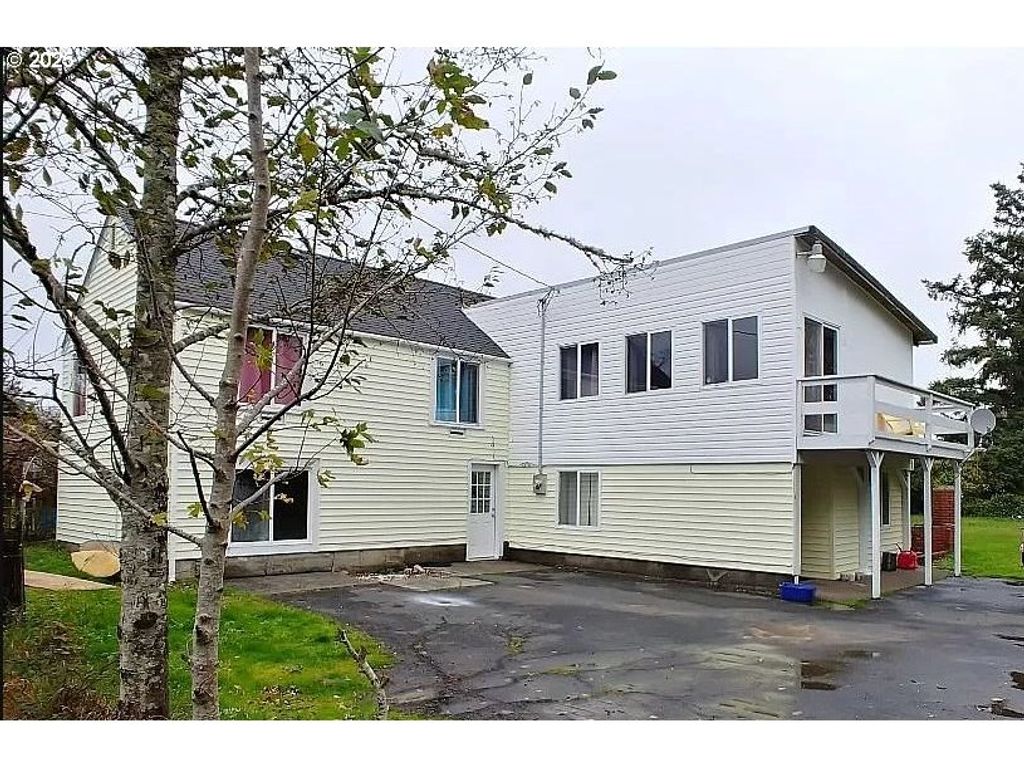 1390 AVENUE U, Seaside, OR 97138