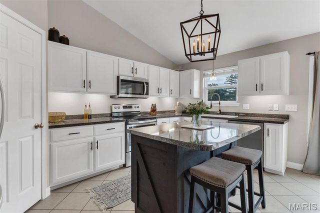 2140 Warwick Castle Drive, Imperial, MO 63052