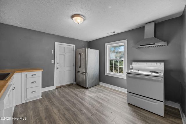 1402 Wooster Street, Wilmington, NC 28401