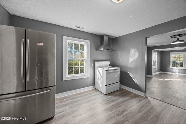 1402 Wooster Street, Wilmington, NC 28401