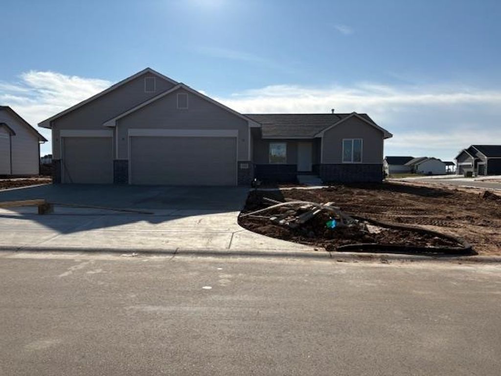 10902 W Sondra St, Maize, KS 67101