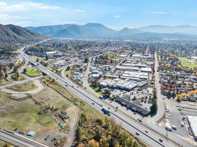 334 NW Scenic Drive, Grants Pass, OR 97526