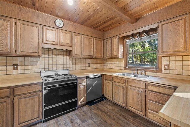 334 NW Scenic Drive, Grants Pass, OR 97526