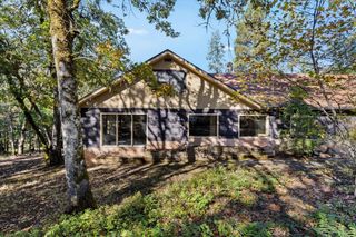 334 NW Scenic Drive, Grants Pass, OR 97526