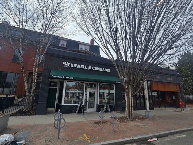 1686 Massachusetts Ave A, Cambridge, MA 02138