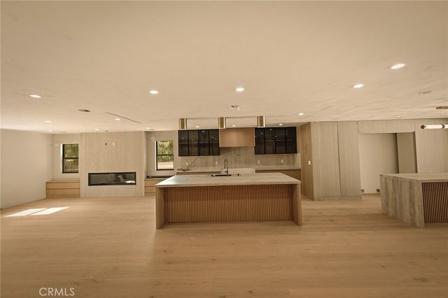 17000 Escalon, Encino, CA 91436