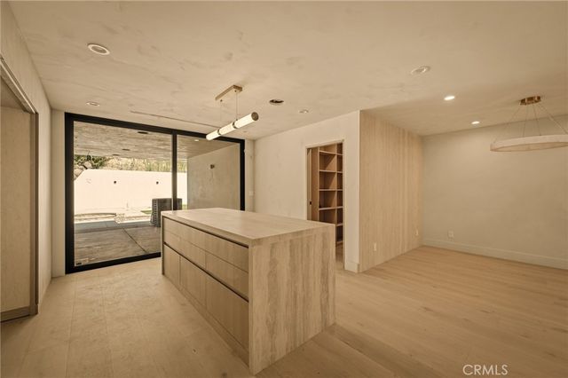 17000 Escalon, Encino, CA 91436