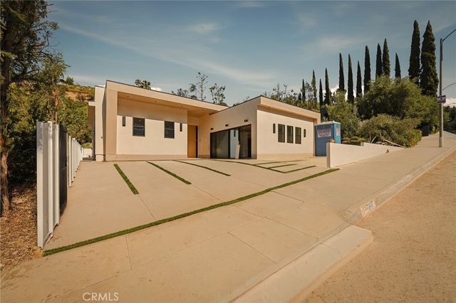 17000 Escalon, Encino, CA 91436