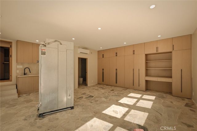 17000 Escalon, Encino, CA 91436