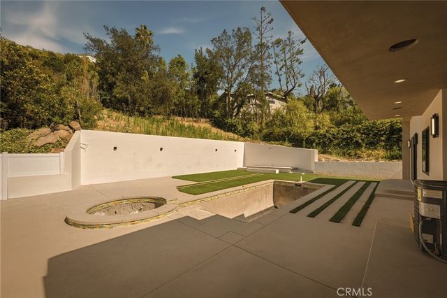 17000 Escalon, Encino, CA 91436