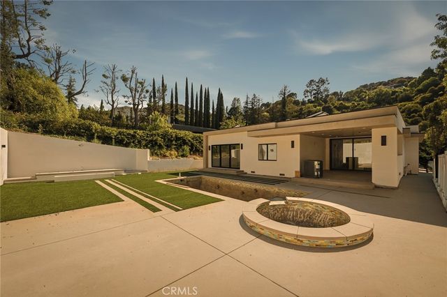 17000 Escalon, Encino, CA 91436