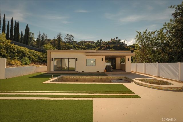 17000 Escalon, Encino, CA 91436