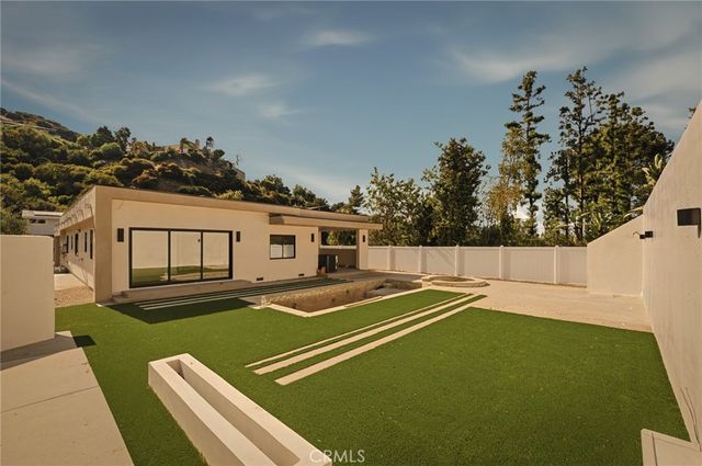 17000 Escalon, Encino, CA 91436