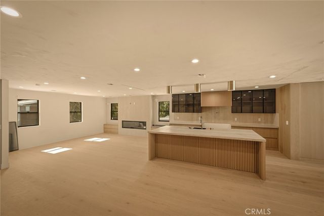 17000 Escalon, Encino, CA 91436