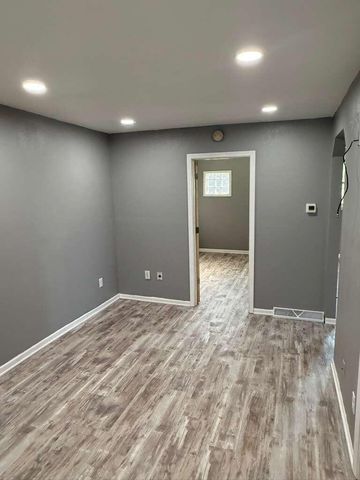 6945 W Fond Du Lac AVENUE, Milwaukee, WI 53218