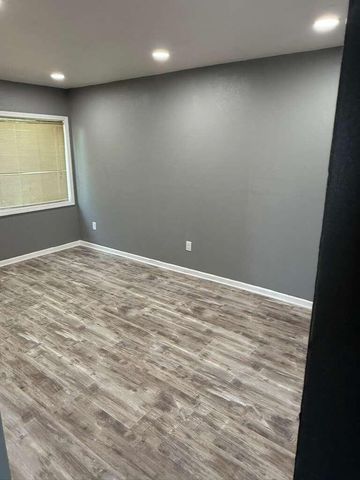 6945 W Fond Du Lac AVENUE, Milwaukee, WI 53218