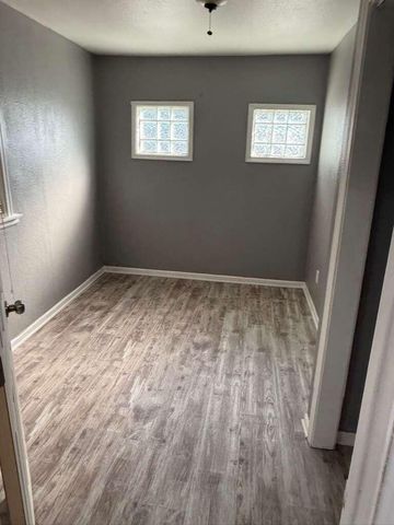 6945 W Fond Du Lac AVENUE, Milwaukee, WI 53218