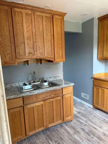 6945 W Fond Du Lac AVENUE, Milwaukee, WI 53218