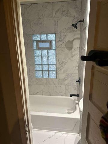 6945 W Fond Du Lac AVENUE, Milwaukee, WI 53218