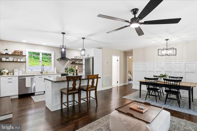 557 GOLDEN RUSSET DR, Linden, VA 22642