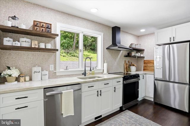 557 GOLDEN RUSSET DR, Linden, VA 22642