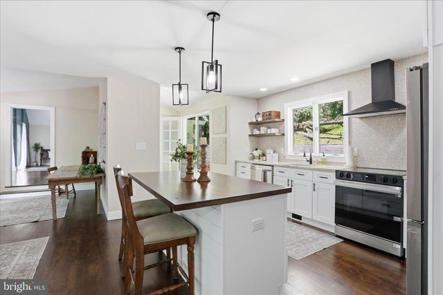 557 GOLDEN RUSSET DR, Linden, VA 22642
