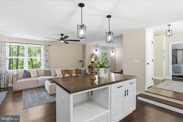 557 GOLDEN RUSSET DR, Linden, VA 22642