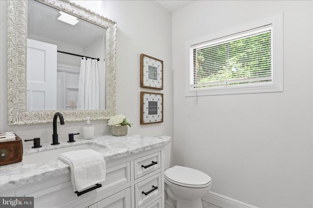 557 GOLDEN RUSSET DR, Linden, VA 22642