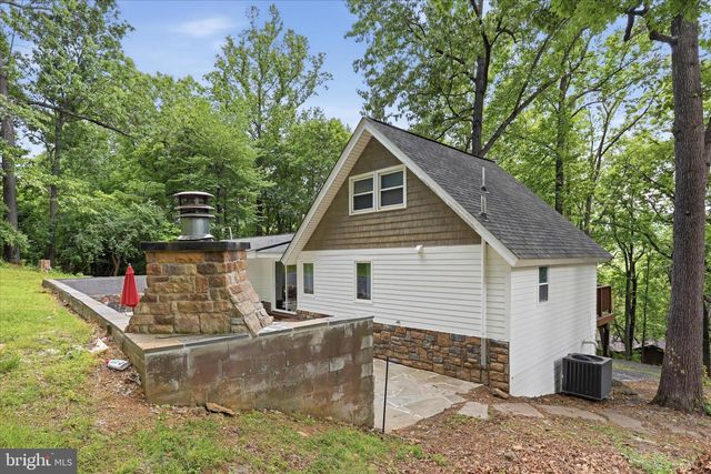 557 GOLDEN RUSSET DR, Linden, VA 22642