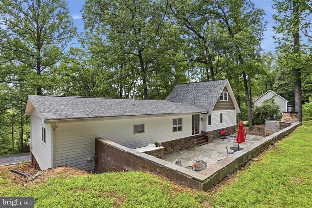 557 GOLDEN RUSSET DR, Linden, VA 22642
