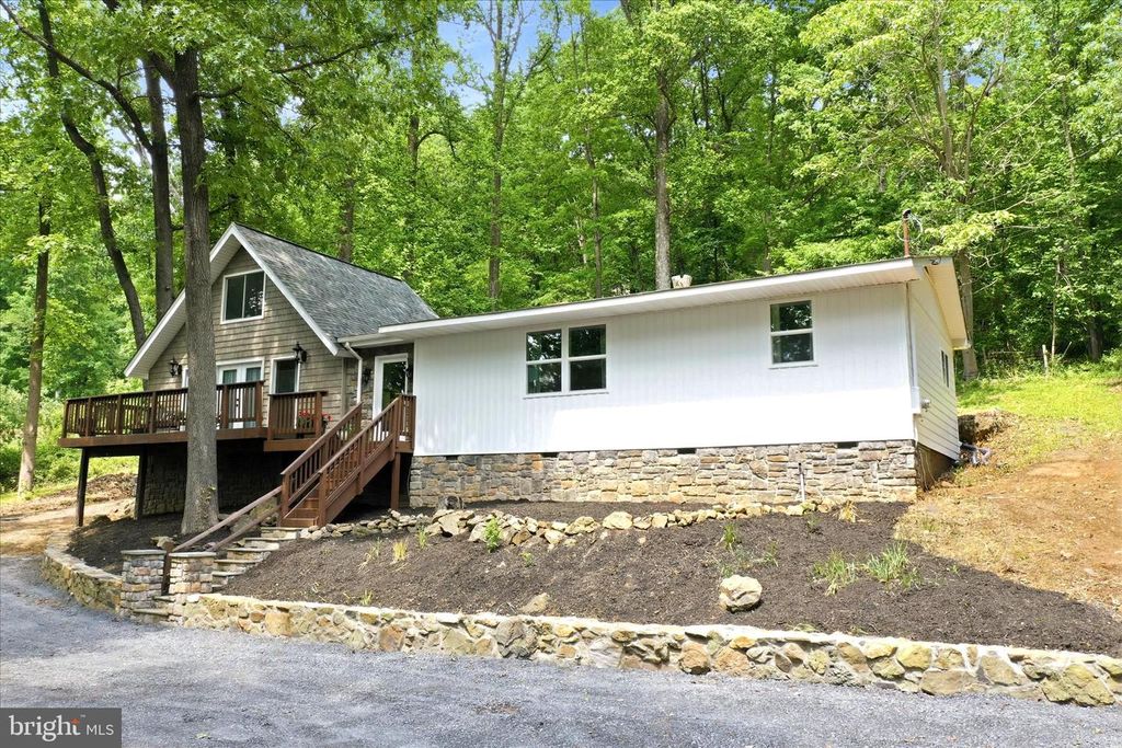 557 GOLDEN RUSSET DR, Linden, VA 22642