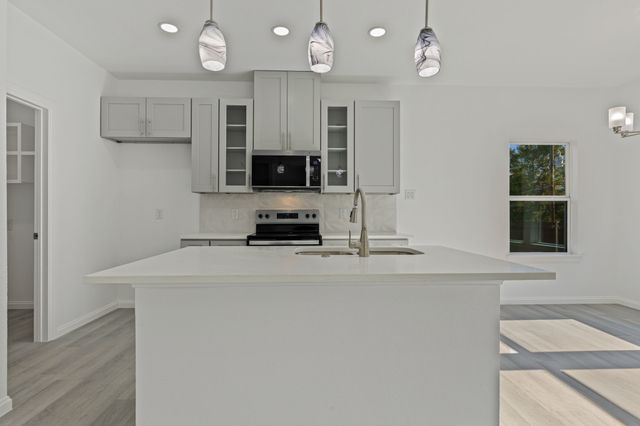 2619 Hillside Drive, Granbury, TX 76048