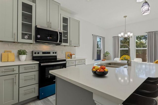 2619 Hillside Drive, Granbury, TX 76048