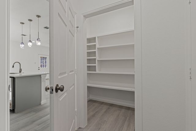 2619 Hillside Drive, Granbury, TX 76048