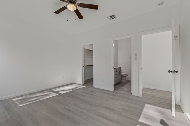 2619 Hillside Drive, Granbury, TX 76048