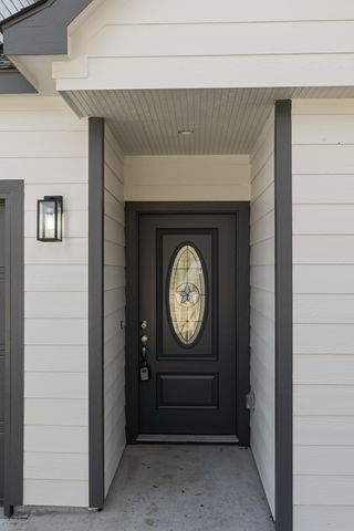 2619 Hillside Drive, Granbury, TX 76048