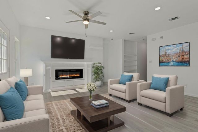 2619 Hillside Drive, Granbury, TX 76048