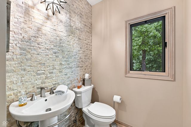 4664 Fox Moor Lane, Greenwood, IN 46143