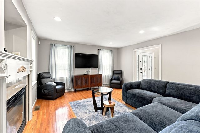524 Lindsey St, Attleboro, MA 02703
