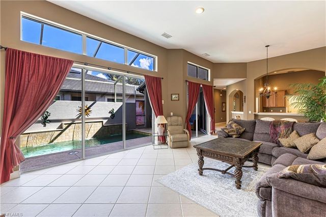 1761 Tarpon Bay DR S # 58, Naples, FL 34119