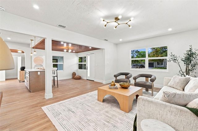 7326 11TH AVENUE N, St Petersburg, FL 33710
