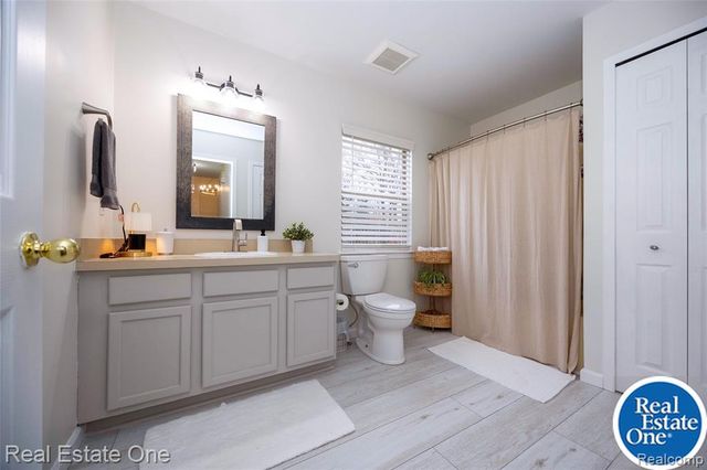 1345 S Milford Road, Milford, MI 48381