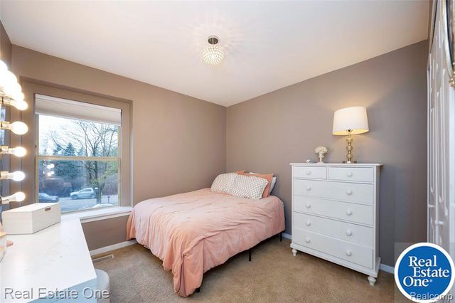 1345 S Milford Road, Milford, MI 48381