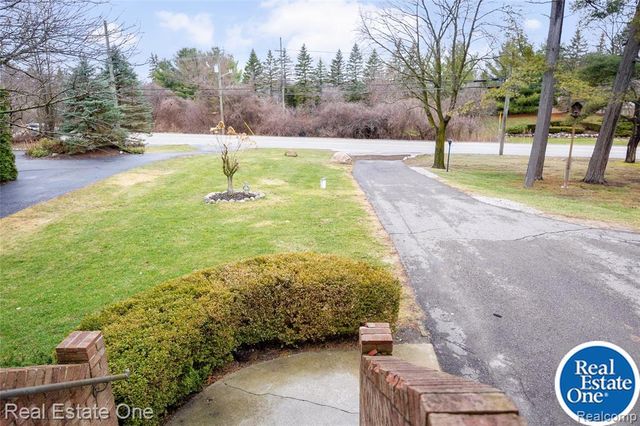 1345 S Milford Road, Milford, MI 48381