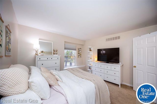 1345 S Milford Road, Milford, MI 48381