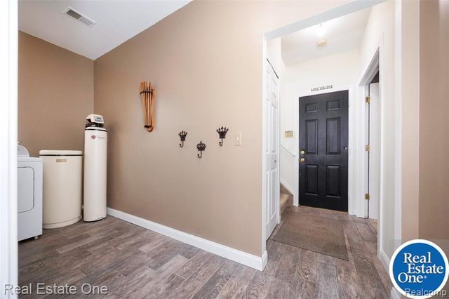 1345 S Milford Road, Milford, MI 48381