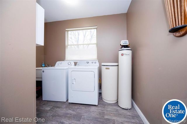 1345 S Milford Road, Milford, MI 48381