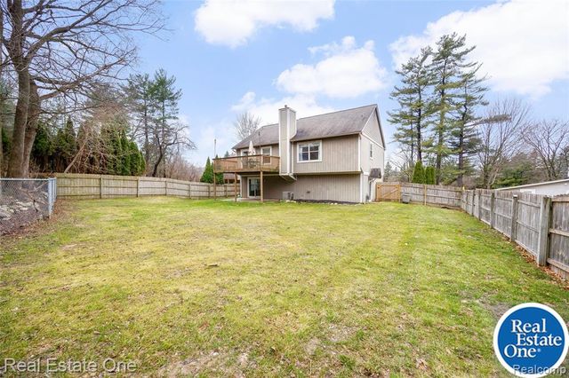 1345 S Milford Road, Milford, MI 48381